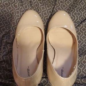 🔴George closed toe Sz 8 high heels 👠